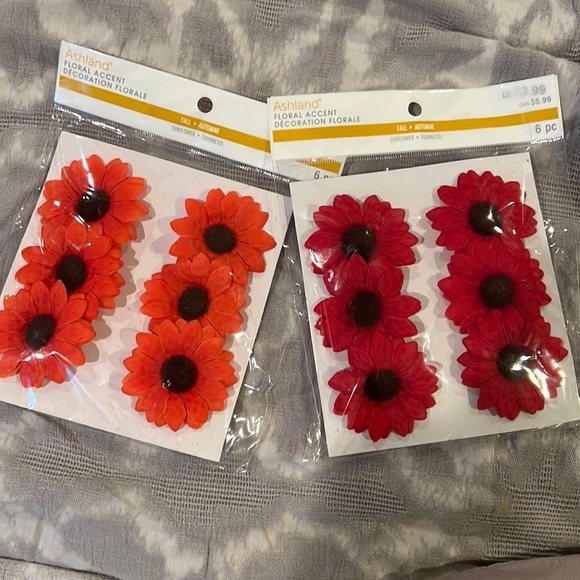 Ashland Other - Brand new 2 sets of orange and red floral accents
